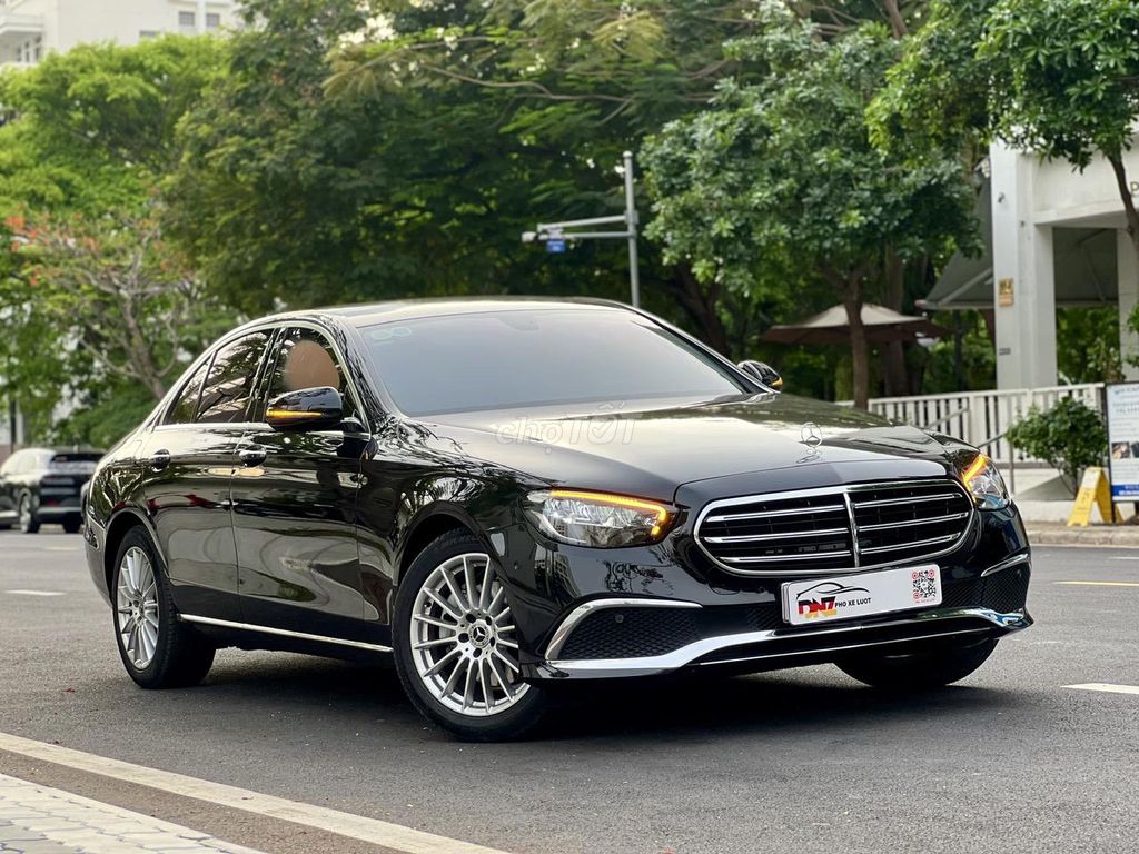 Mercedes E200 2022 Đen-Nâu, Xe Chính hãng