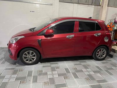Hyundai i10 Bản đủ Đỏ
