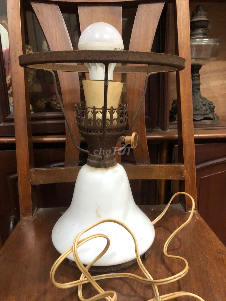 Chân đèn nga sứ trắng. Mua bán Đèn tại Quận Thanh Xuân Hà Nội được đăng bởi xưa và nay hình 1