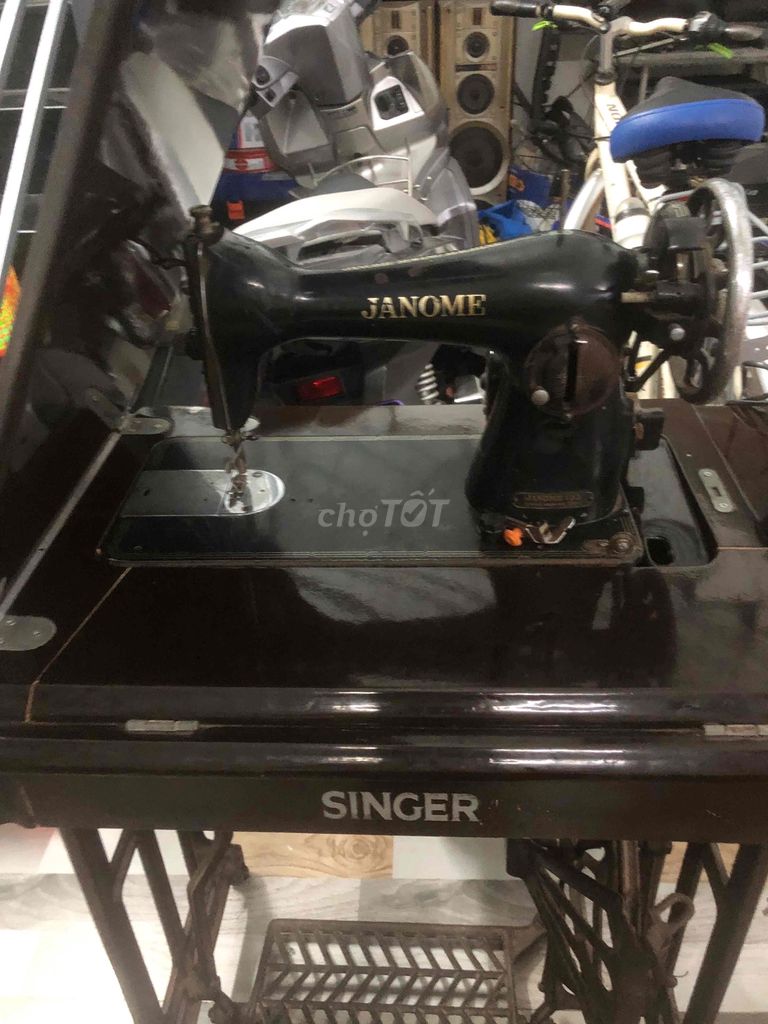 Máy may gia đình Janome Singer Nâu Kim loại, Gỗ. Mua bán Nội thất, đồ gia dụng khác tại Huyện Hóc Môn Tp Hồ Chí Minh được đăng bởi Hoang Phung hình 1