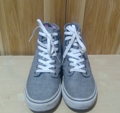 giày Vans cao cổ thanh lý, size 38, nữ. Mua bán Giày dép tại Quận 8 Tp Hồ Chí Minh được đăng bởi Dung Võ 