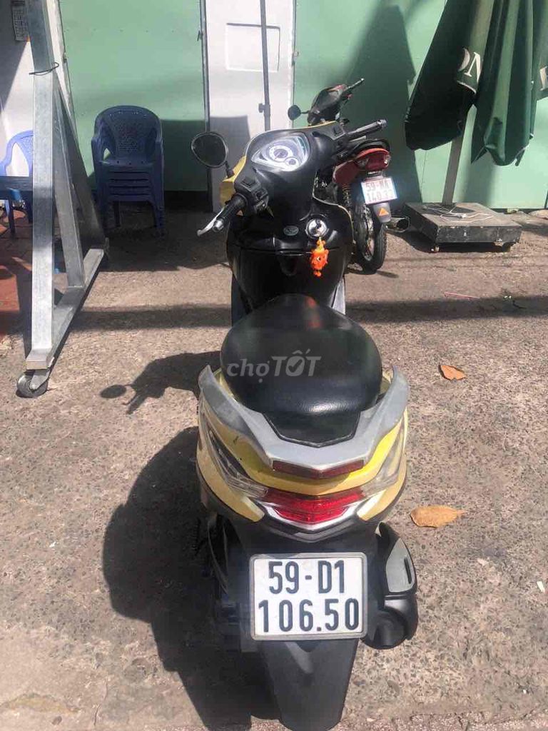 SYM Attila 2010 màu Vàng đen. Mua bán Xe máy tại Quận 7 Tp Hồ Chí Minh được đăng bởi Le tan cang hình 4