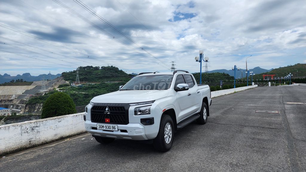 Mitsubishi Triton GLX 2025 Trắng 10.000 km