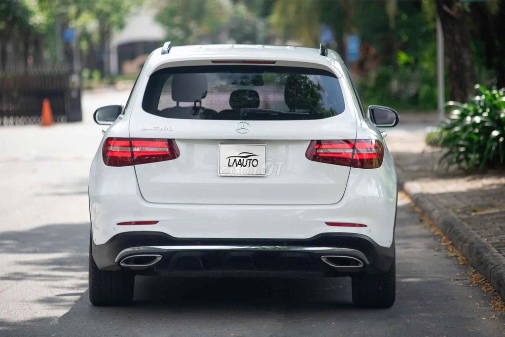 Mercedes GLC300 2018 1 chủ Trắng // Nâu. Mua bán Ô tô tại Quận 7 Tp Hồ Chí Minh được đăng bởi Nguyễn Lê Trung hình 8