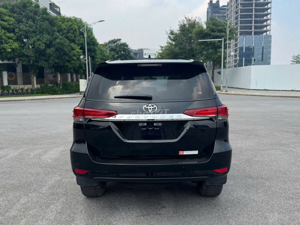 Toyota Fortuner 2.4L 4x2 AT 2022 Черный