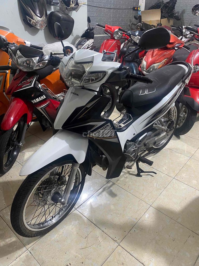 Honda Wave Blade 2016 Trắng đen. Mua bán Xe máy tại Thành phố Bà Rịa Bà Rịa - Vũng Tàu được đăng bởi Tùng Vario hình 2