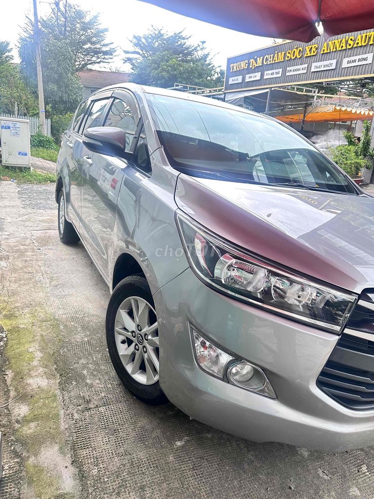 Toyota Innova G 2018 Серебристая бензиновая 7-местная