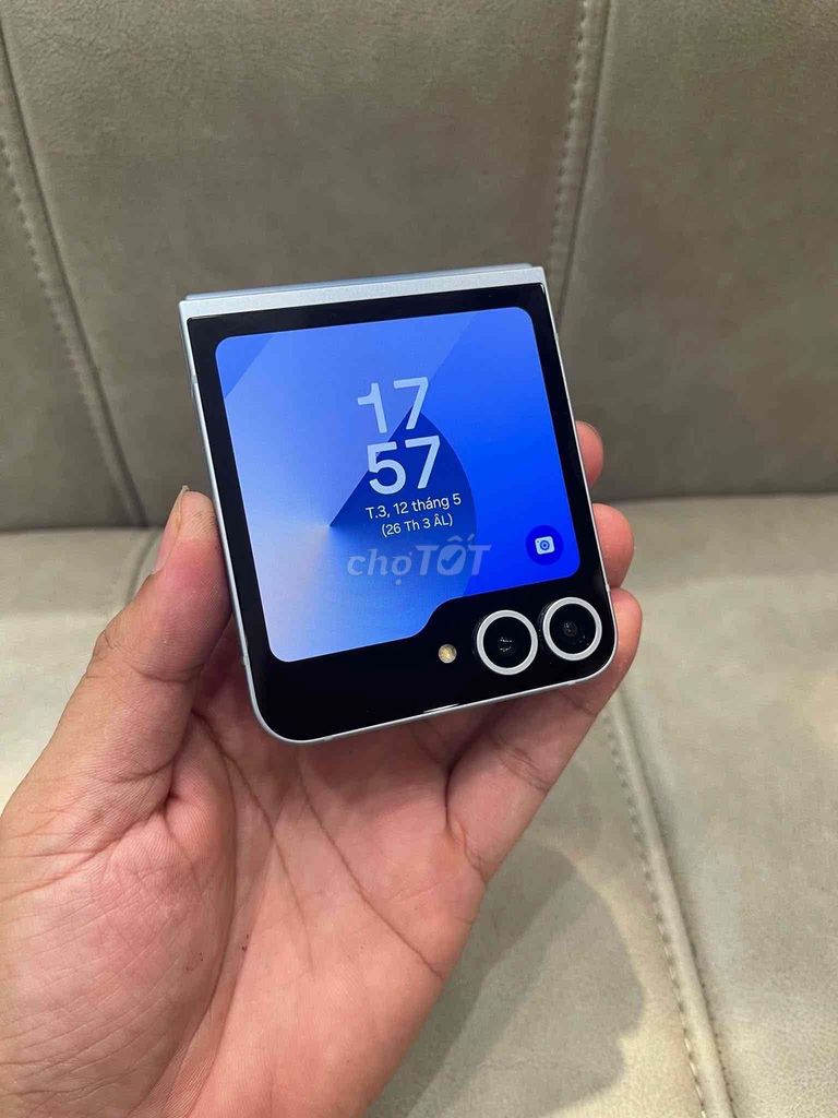 Samsung Z Flip 6 256GB Bạc Đã sử dụng. Mua bán Điện thoại tại Quận Cầu Giấy Hà Nội được đăng bởi rainy hình 1
