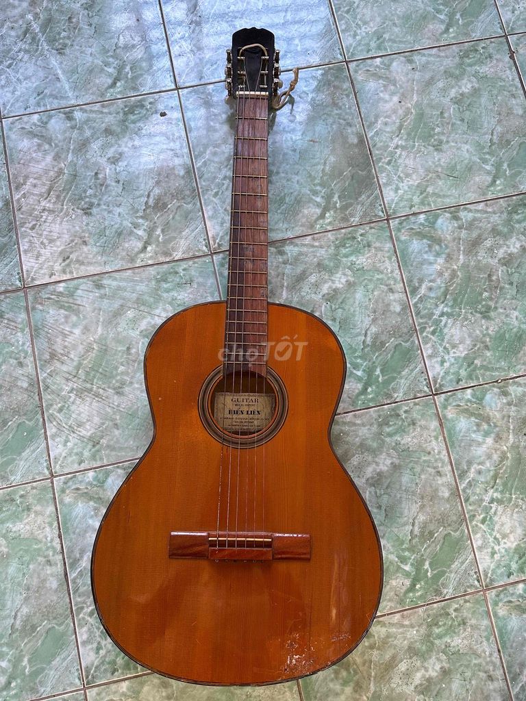 Đàn guitar màu Nâu gỗ , âm chuẩn. Mua bán Nhạc cụ tại Quận Hải Châu Đà Nẵng được đăng bởi Tai Le hình 1