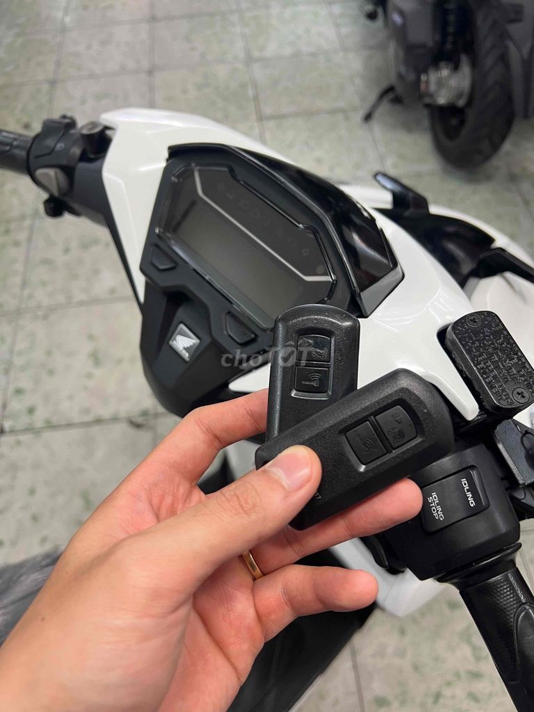 Vario 150 trắng bóng. Mua bán Xe máy tại Quận 5 Tp Hồ Chí Minh được đăng bởi Nghĩa hình 1