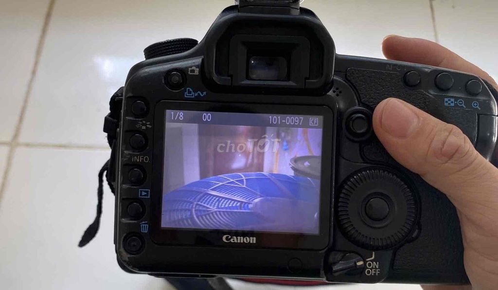 Máy ảnh Canon EOS 5D Mark II Đen. Mua bán Máy ảnh, Máy quay tại Thành phố Tây Ninh Tây Ninh được đăng bởi Trần nhựt cường hình 1