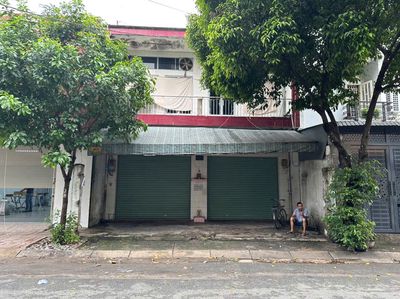 Nhà phố 240 m² · 2 PN · Đường Nguyễn Văn Tố