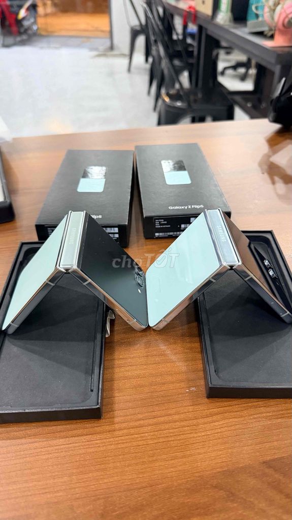 Samsung Z Flip 5 256GB Xanh Như mới. Mua bán Điện thoại tại Thành phố Dĩ An Bình Dương được đăng bởi Đặng Mobile hình 1