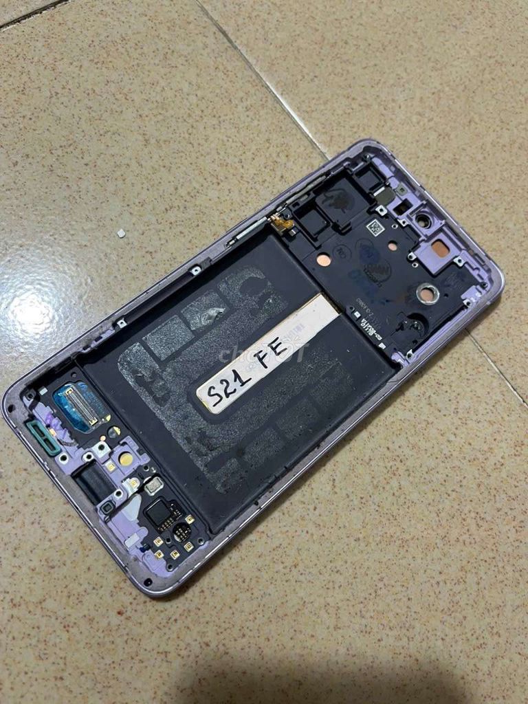 Màn hình Samsung S21 FE có 2 sọc chỉ nhỏ. Mua bán Phụ kiện (Màn hình, Chuột...) tại Quận 1 Tp Hồ Chí Minh được đăng bởi H hình 1