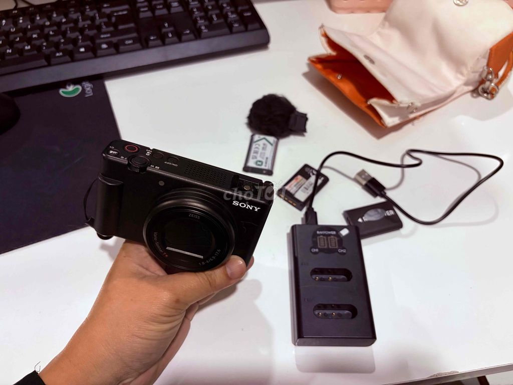 Máy ảnh Sony ZV1 Mark II Đen. Mua bán Máy ảnh, Máy quay tại Quận 8 Tp Hồ Chí Minh được đăng bởi Dũng Dặt Dẹo hình 1
