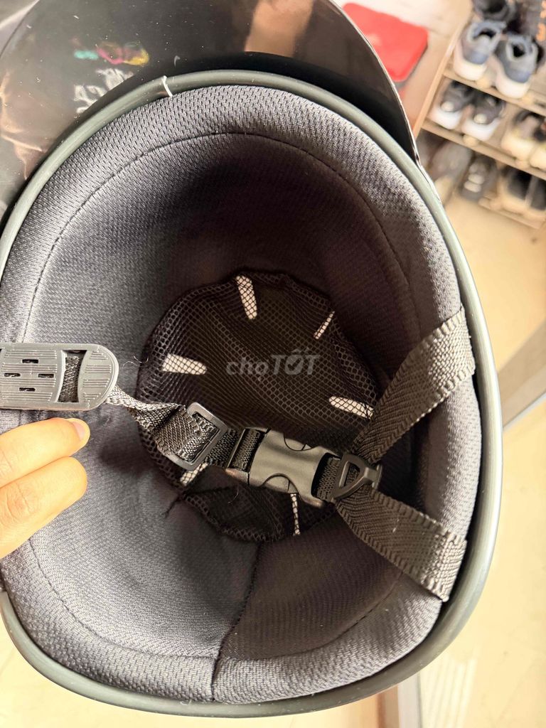 Mũ bảo hiểm Spigen đen nửa đầu. Mua bán Phụ tùng xe tại Quận Sơn Trà Đà Nẵng được đăng bởi Thạch Huỳnh hình 3