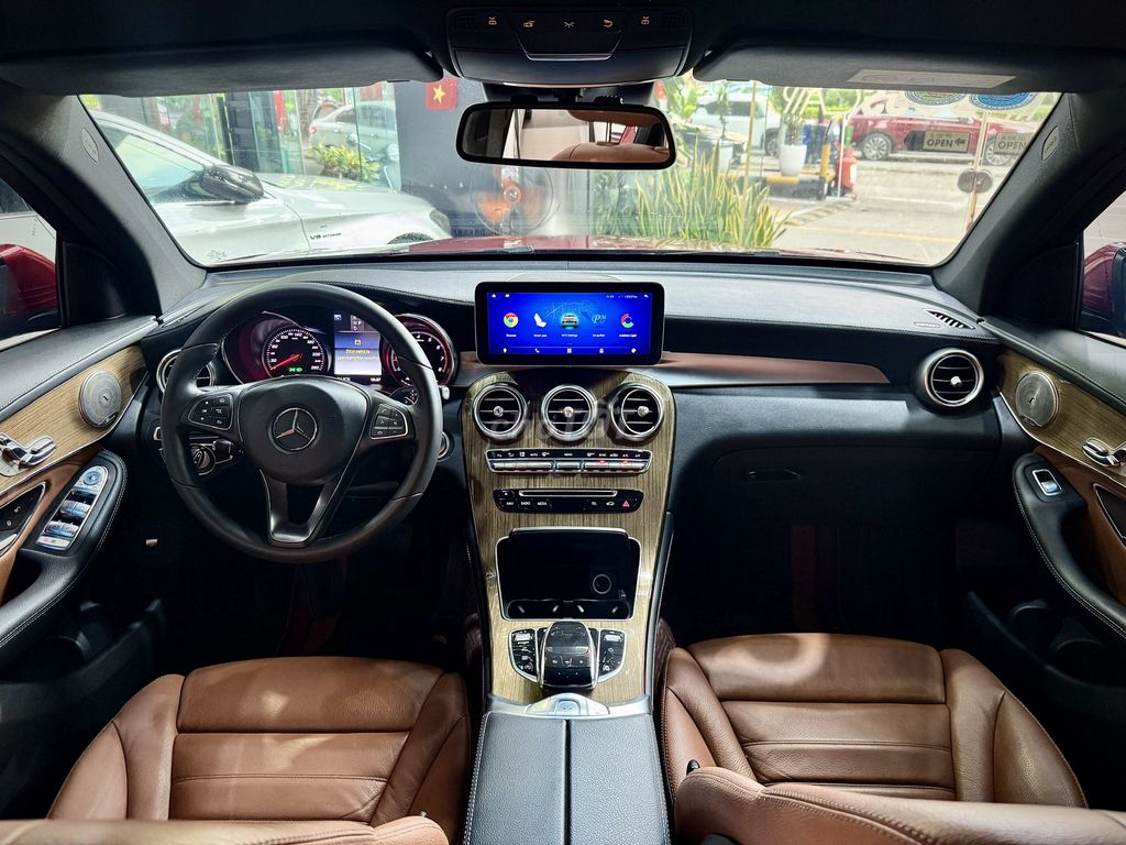 Mercedes Benz GLC Class2018 250 4MATIC AT-63000 km