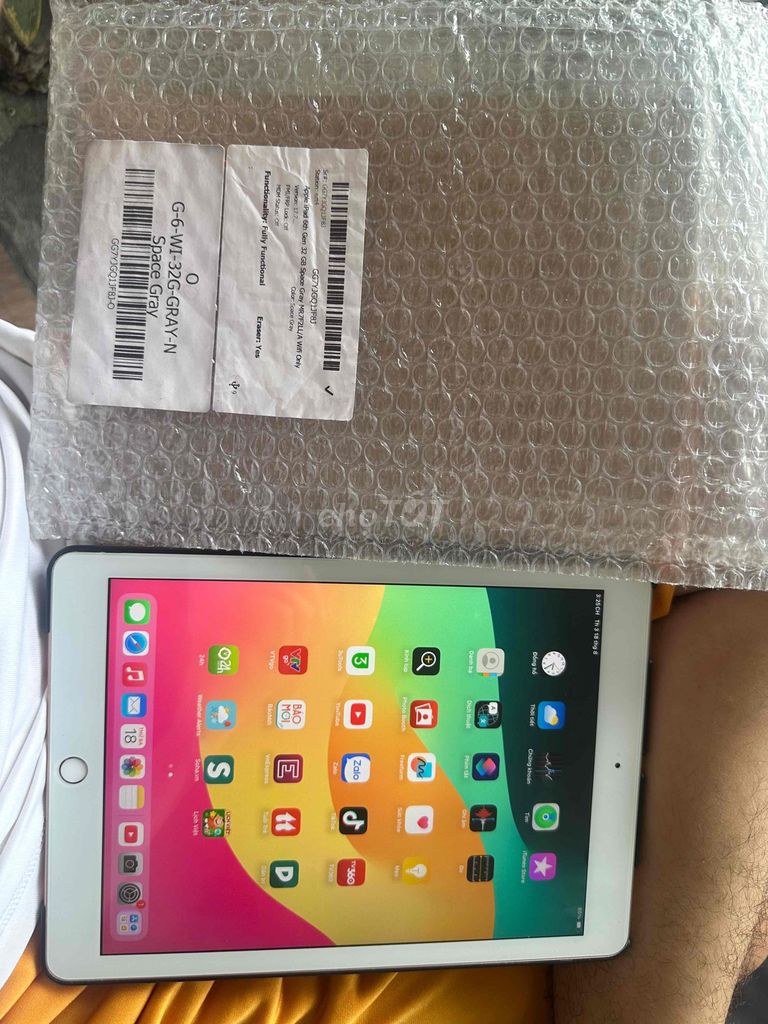Apple iPad Gen 6 32GB 8in máy người dùng. Mua bán Máy tính bảng tại Quận 8 Tp Hồ Chí Minh được đăng bởi Khoa Vu hình 1