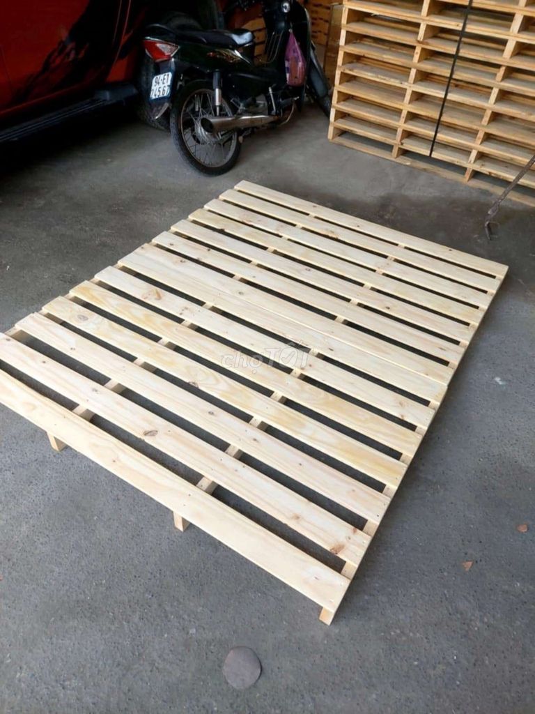 Giường pallet gỗ thông giá rẻ