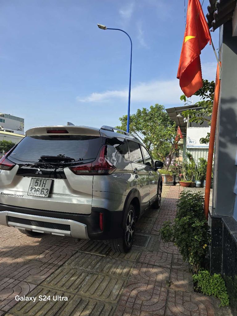 Mitsubishi Xpander Cross 2020 Bạc. Mua bán Ô tô tại Quận Bình Tân Tp Hồ Chí Minh được đăng bởi Trần quang thiện  hình 4