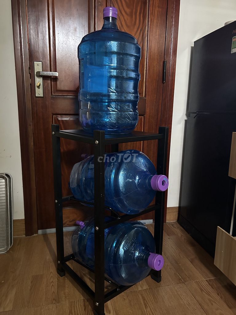 Kệ đựng bình nước 20L Đen. Mua bán Tủ, kệ gia đình tại Thành phố Nha Trang Khánh Hòa được đăng bởi Bakeguy Bakehouse hình 1