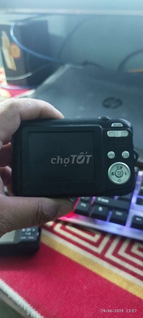 Lục tủ ra 3 máy ảnh như hình
