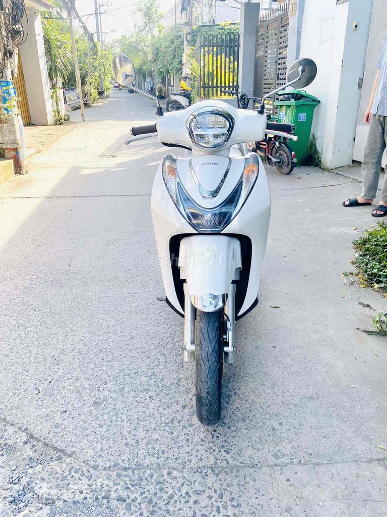 Honda SH Mode 2022 ABS Trắng. Mua bán Xe máy tại Huyện Nhơn Trạch Đồng Nai được đăng bởi Winner X  hình 2