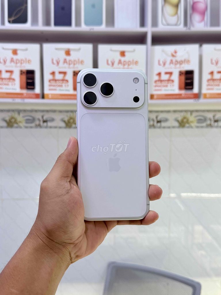 Apple iPhone 17 Pro Max 256GB Bạc ZP/A 32 lần sạc. Mua bán Điện thoại tại Thành phố Long Xuyên An Giang được đăng bởi Lý Apple hình 1