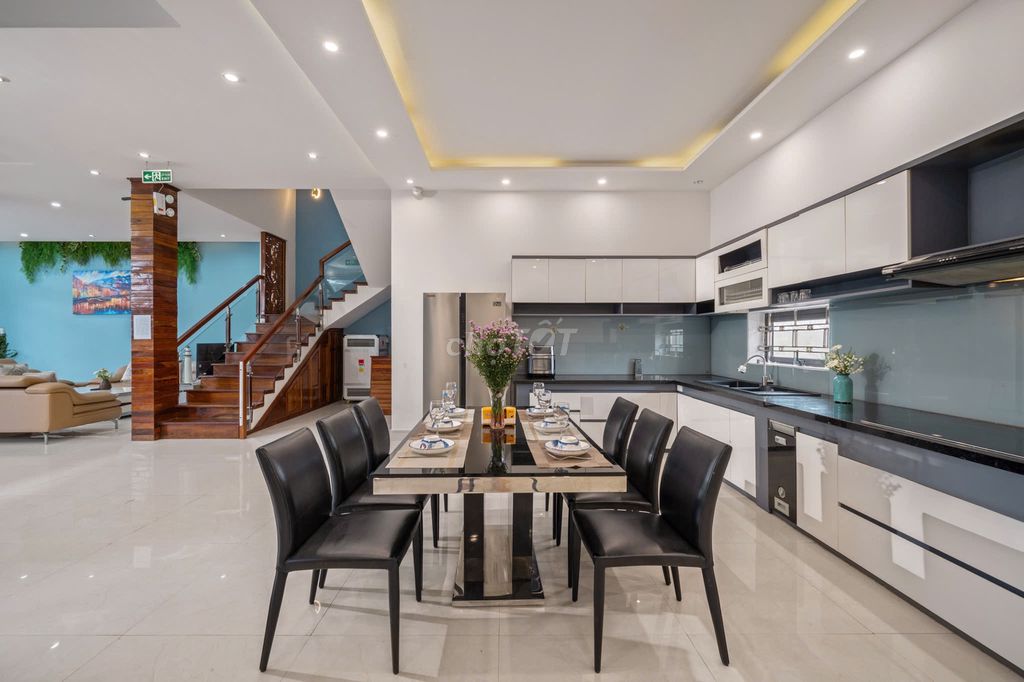 Rent · 6 bd · 180 м² · Quận Sơn Trà, ул. nguyễn Đình Hoàn