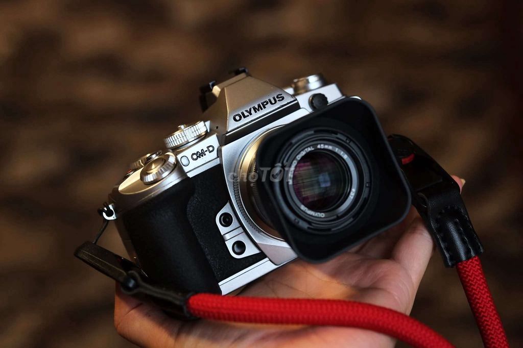 📸 Olympus EM1 Silver + 45mm silver (Rất hiếm) 🔥. Mua bán Máy ảnh, Máy quay tại Quận 10 Tp Hồ Chí Minh được đăng bởi Đại Phong hình 1
