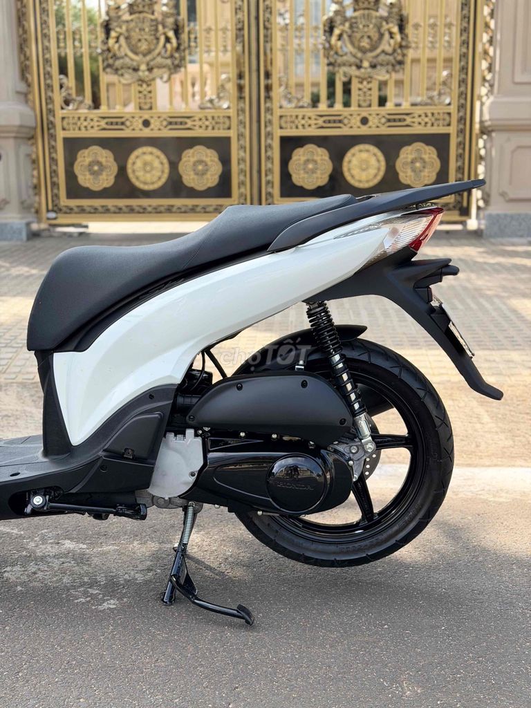 SH 150cc Trắng Smartkey. Mua bán Xe máy tại Thành phố Buôn Ma Thuột Đắk Lắk được đăng bởi Hoàng Quang hình 6