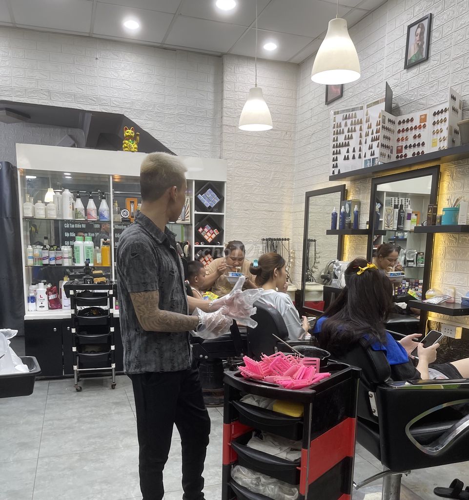 Sang nhượng salon tóc mặt tiền trần thị nghỉ