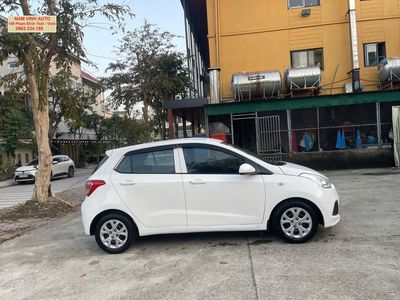 Hyundai i10 màu Trắng số sàn