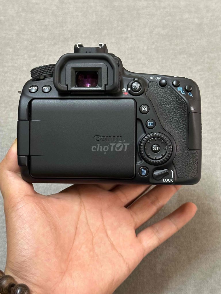 Canon EOS 80D + Kit 18-55mm STM 99%