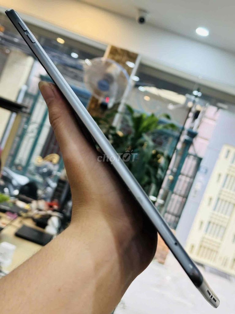 Em Bán IPAD GEN 8 BẢN 32GB 4G+WIFI