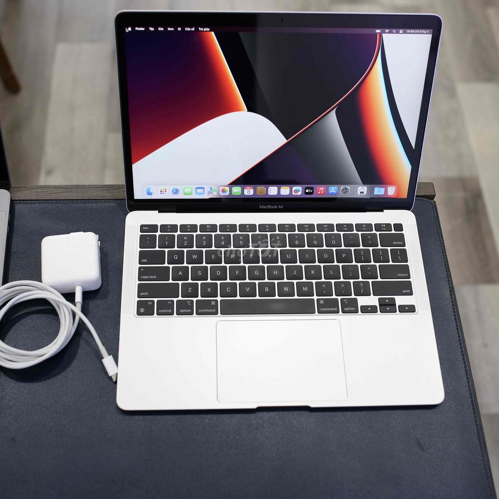 Macbook Ari M1/Màu Silver lướt đẹp 99, NGUYÊN BẢN. Mua bán Laptop tại Thành phố Buôn Ma Thuột Đắk Lắk được đăng bởi NHÀ TÁO BMT hình 1