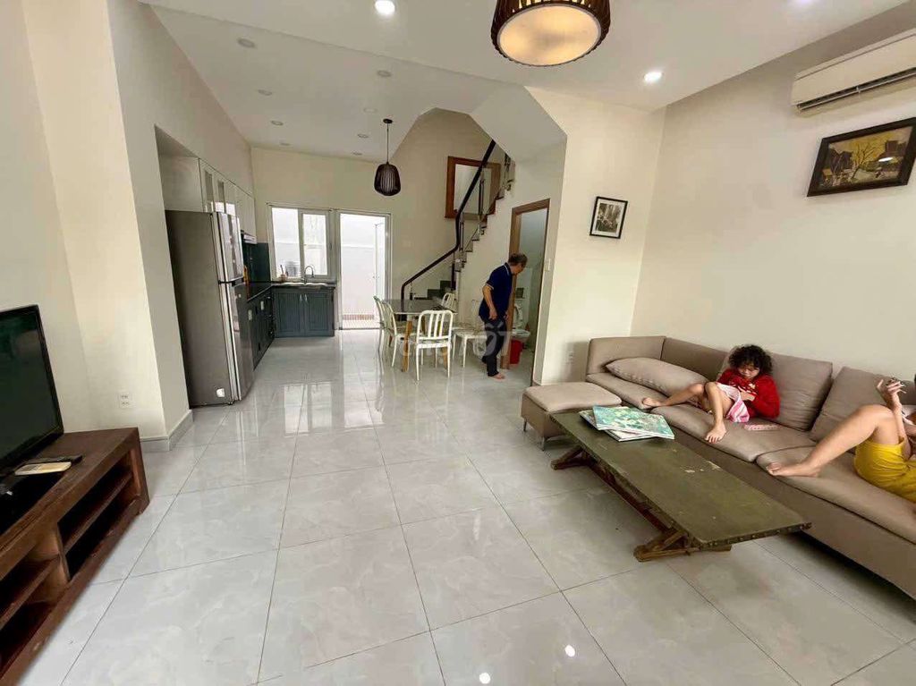Таунхаус Mega Village Khang Dien, 75м2, 3 комнаты, готов к заселению