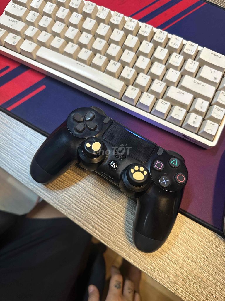 Tay cầm Sony DualShock PS4 Đen Không dây. Mua bán Thiết bị chơi game tại Huyện Đắk R'Lấp Đắk Nông được đăng bởi Trần Quốc Huy hình 1