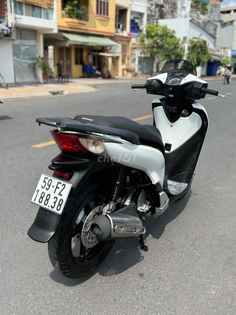 sh150 nhập ý bstp chính chủ xe zin nguyên bản. Mua bán Xe máy tại Quận 11 Tp Hồ Chí Minh được đăng bởi Phú Hào SH nhập ý shvn các dòng xe phổ thông  hình 2