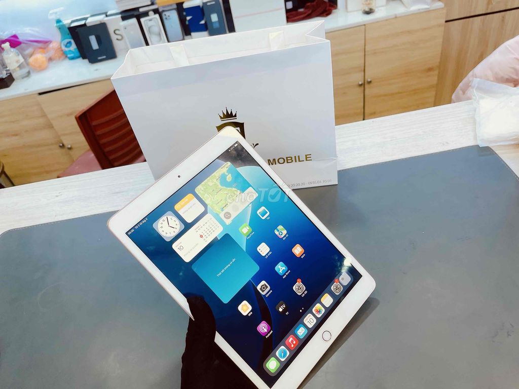 iPad Gen 8 128G Wifi chính hãng màu Gold 99%