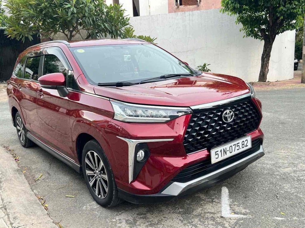 Toyota Veloz Cross 2022 Автомат Красный