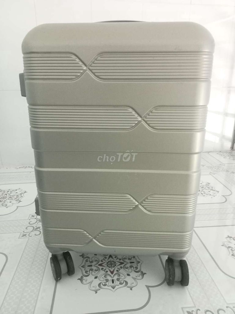 Vali du lịch khóa số Xám đã sử dụng. Mua bán Túi xách tại Quận Bình Thuỷ Cần Thơ được đăng bởi Lê Đại Nghiệp  hình 1