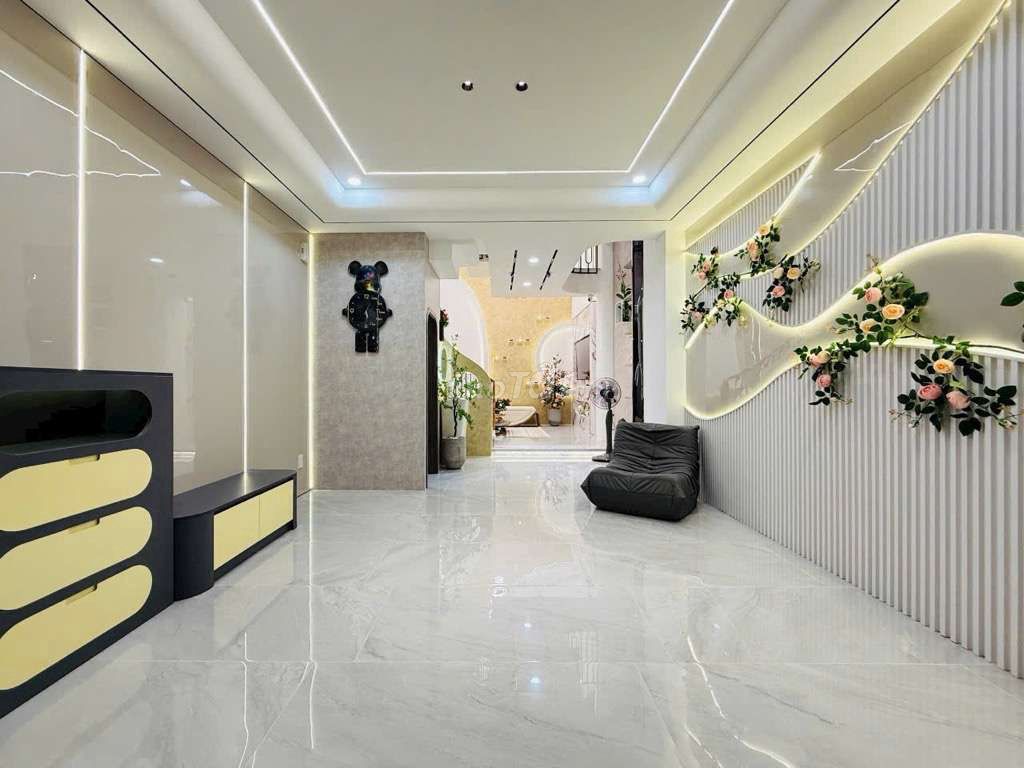 QUẬN PHÚ NHUẬN, 68 M2, 8.7 TỶ