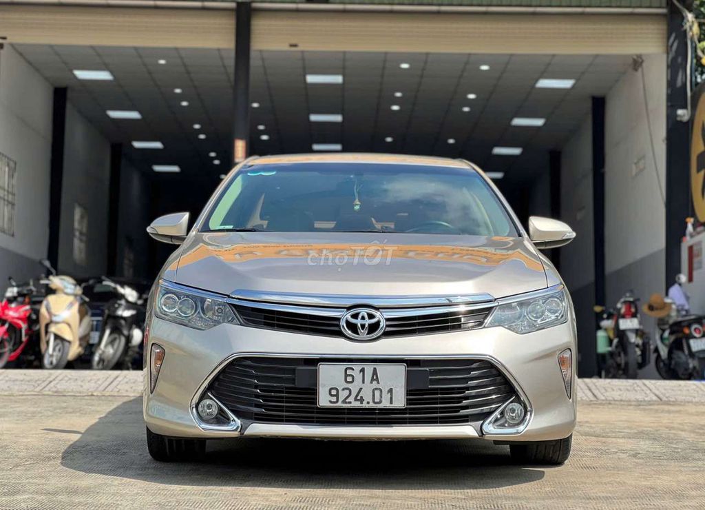 Toyota Camry 2.0 E 17 BAO TEST BAO GIÁ TỐT