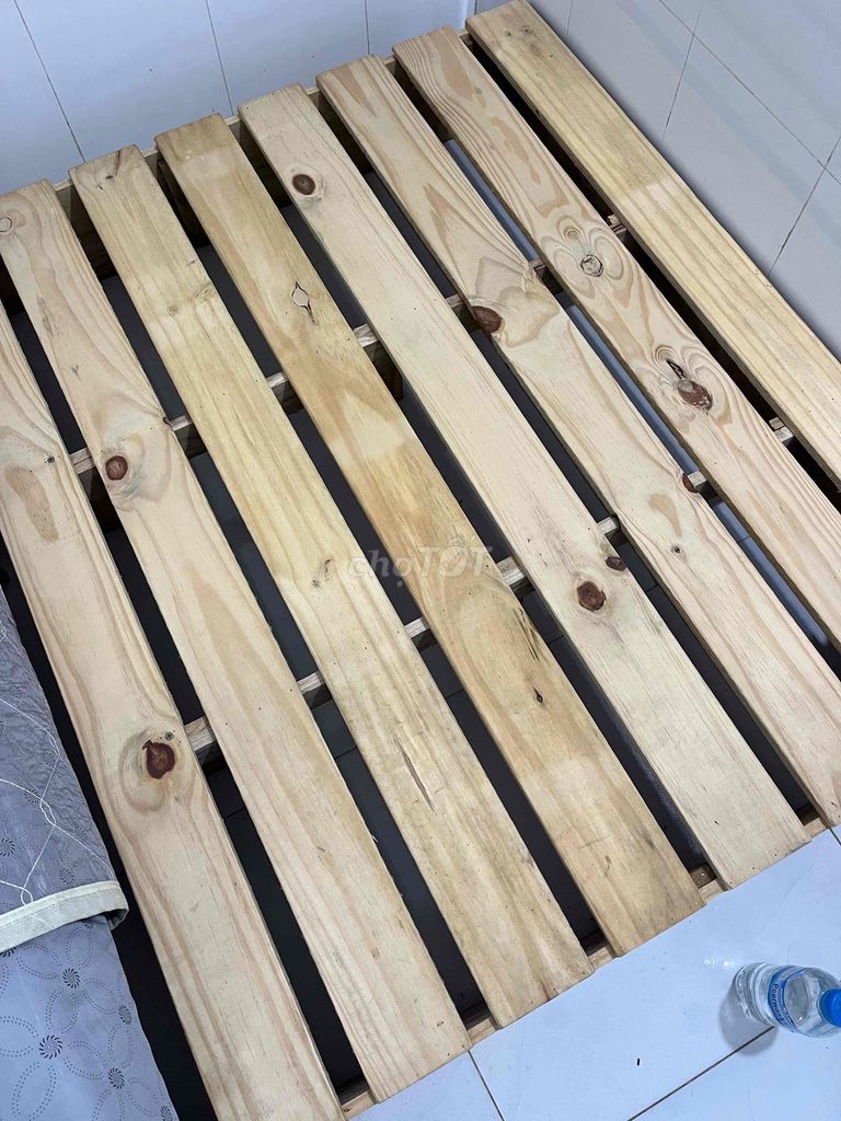 Giường Pallet gỗ thông 1m2x2m. Mua bán Giường, chăn ga gối nệm tại Quận Cái Răng Cần Thơ được đăng bởi Shop vật tư xây dựng hình 1