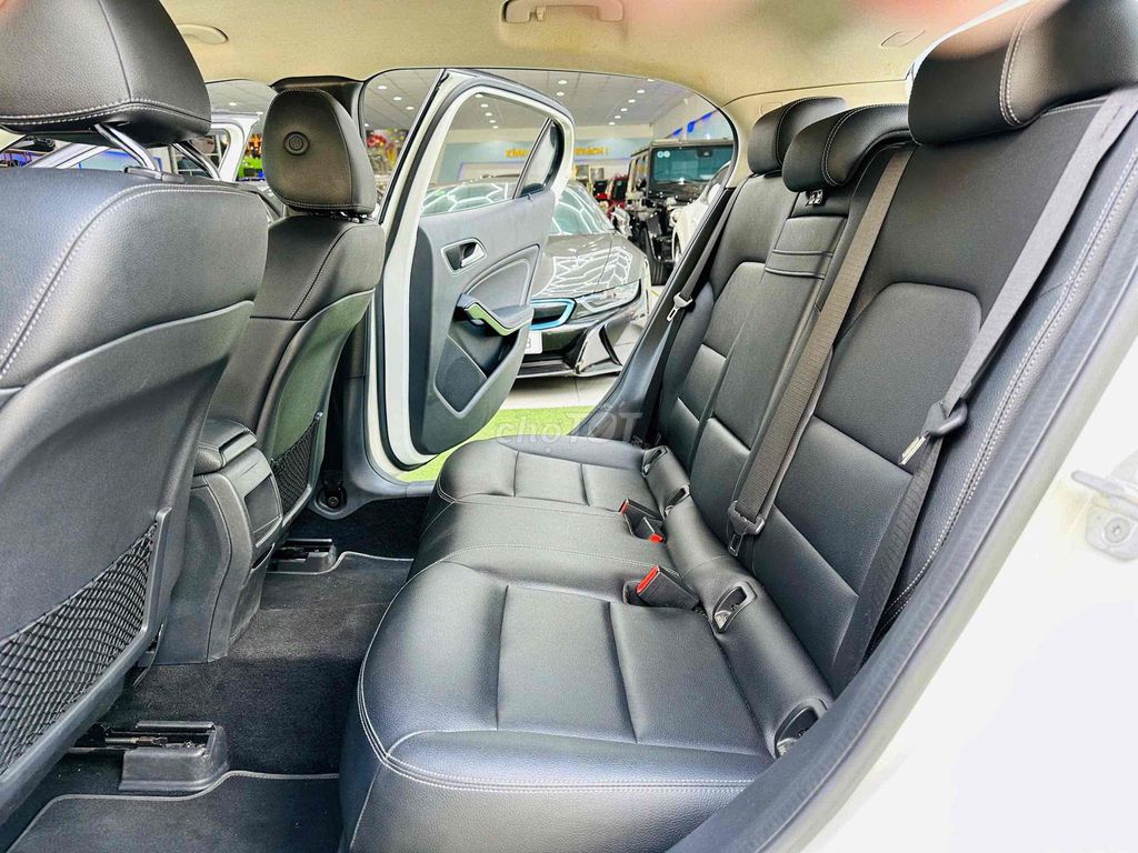 Mercedes Benz GLA 200 Model 2017. Mua bán Ô tô tại Quận 8 Tp Hồ Chí Minh được đăng bởi Hồng Phúc hình 4