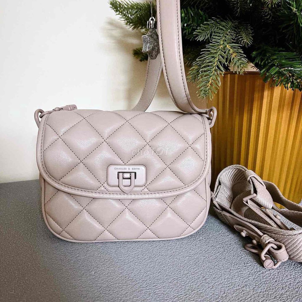 Túi xách Charles & Keith Da tổng hợp Nữ Be Mới. Mua bán Túi xách tại Quận 5 Tp Hồ Chí Minh được đăng bởi Wendy  hình 1