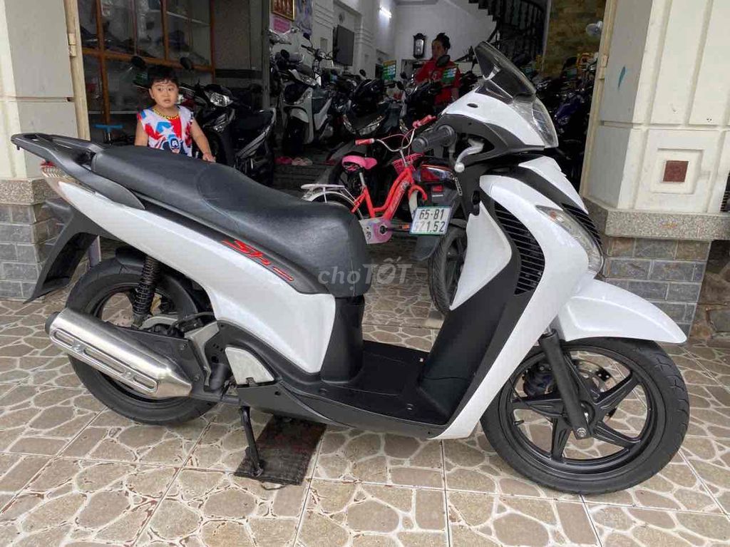 sh 150 mẫu Ý đời 2011 trắng đen. Mua bán Xe máy tại Quận Bình Thuỷ Cần Thơ được đăng bởi vũ hình 2