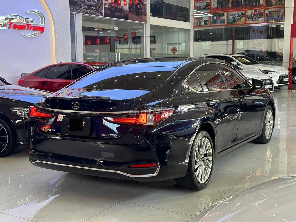 Lexus ES 2021 250 - 85000 km. Mua bán Ô tô tại Thành phố Thủ Đức Tp Hồ Chí Minh được đăng bởi Nguyễn Minh Huy hình 3
