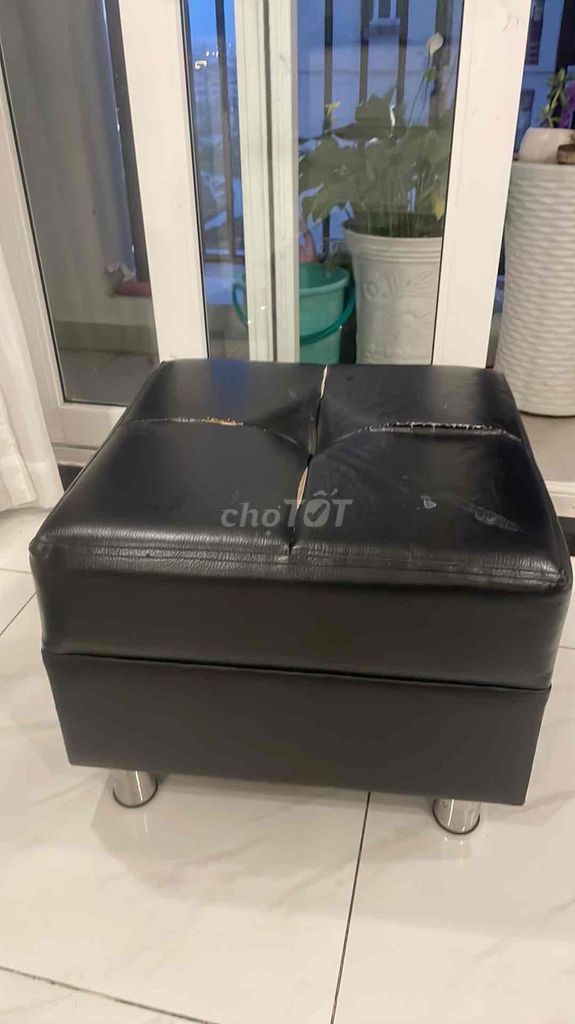 Ghế đôn da đen hiện đại. Mua bán Bàn ghế tại Quận Bình Thạnh Tp Hồ Chí Minh được đăng bởi ĐĂNG TẤN LỘC hình 1